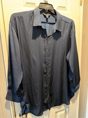 Banana Republic Navy Long-Sleeve Button-Down Shirt